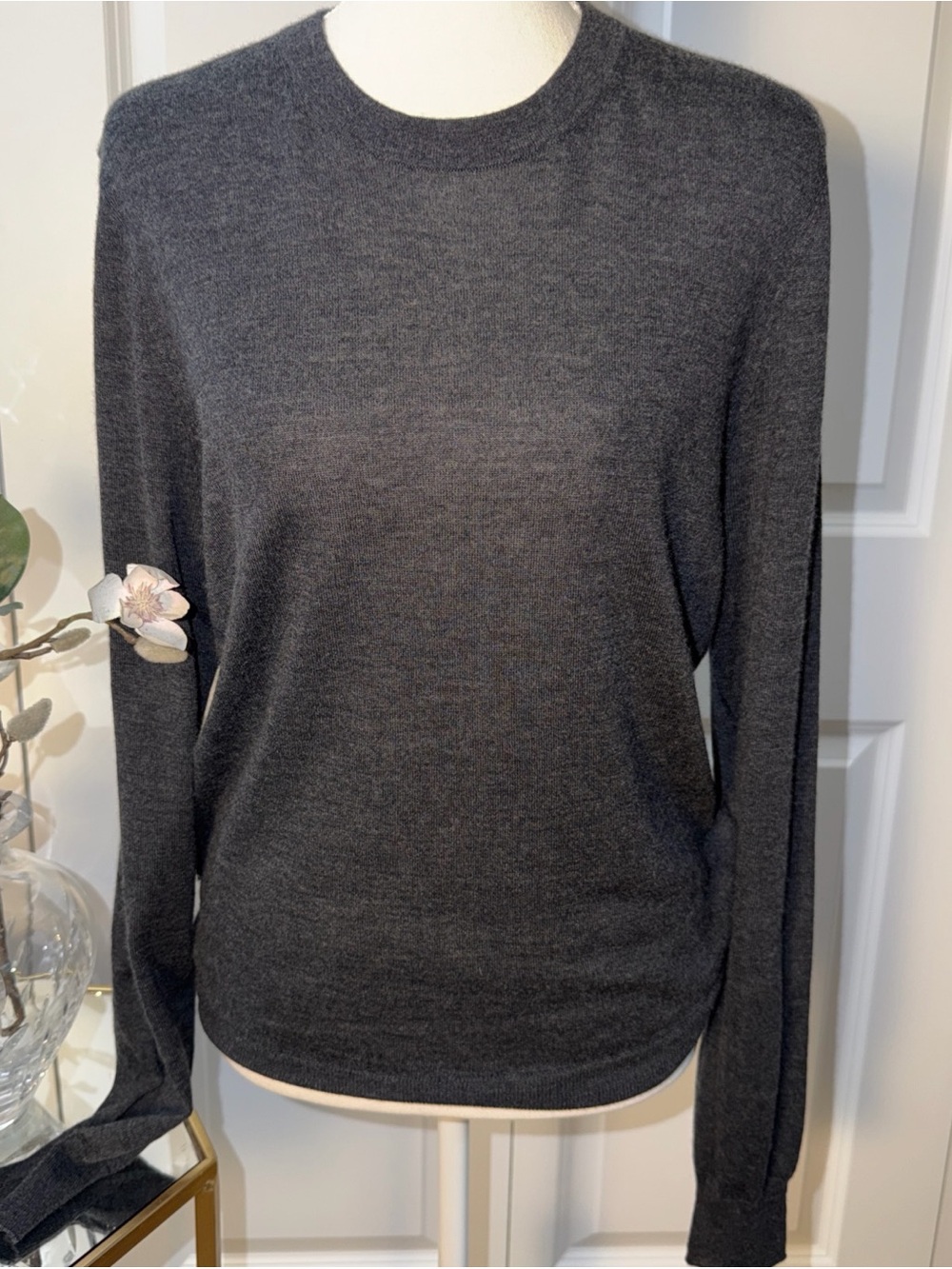 Neiman Marcus Cashmere Silk Charcoal Crewneck Lightweight Sweater NWT retail 295